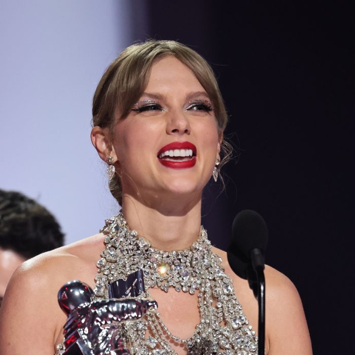 Com &quot;All Too Well (10 Minute Version)&quot;, Taylor Swift ganhou &quot;Vídeo do Ano&quot; no VMA, pela 3ª vez