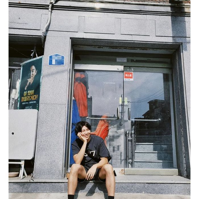 RM, do BTS, é líder do grupo, conhecido por fotos conceituais no Instagram