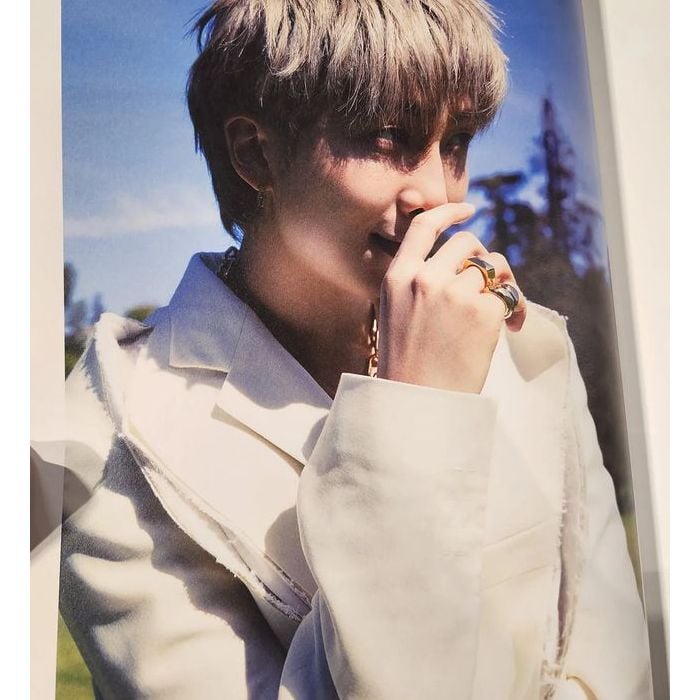 RM, do BTS, em ensaio conceitual. O idol postou mais detalhes de photoshoot em seu aniversário