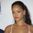 Fãs de Rihanna brincam com cantora visitando estúdio de gravação: "jingle do comercial da Fenty Beauty"