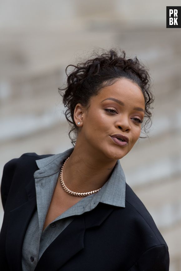 Rihanna se incomoda com cobranças a respeito do seu novo álbum de estúdio