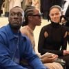 Bruna Marquezine sentou próximo de Kanye West no desfile da Burberry em Londres e ainda recebeu elogio do rapper