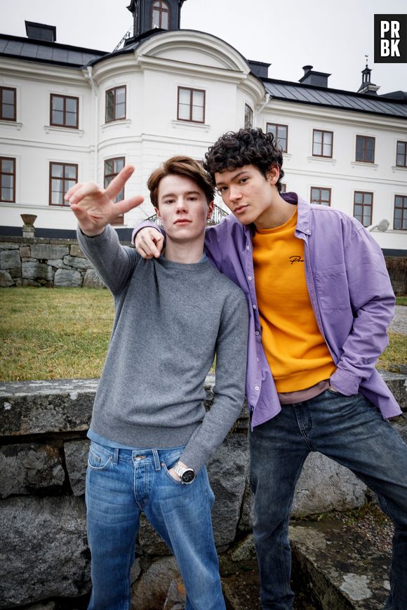 Wilhelm (Edvin Ryding) mostra que não superou Simon (Omar Rudberg) nos primeiros minutos da 2ª temporada de "Young Royals"