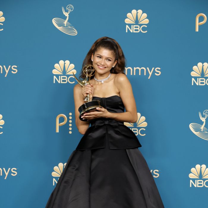 Zendaya usou vestido clássico da Valentino no Emmy 2022