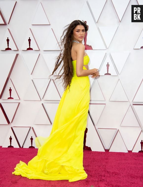 Vestido amarelo de Zendaya chamou atenção no Oscar 2021