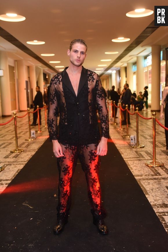 Halloween da Sephora: Daniel foi com look transparente