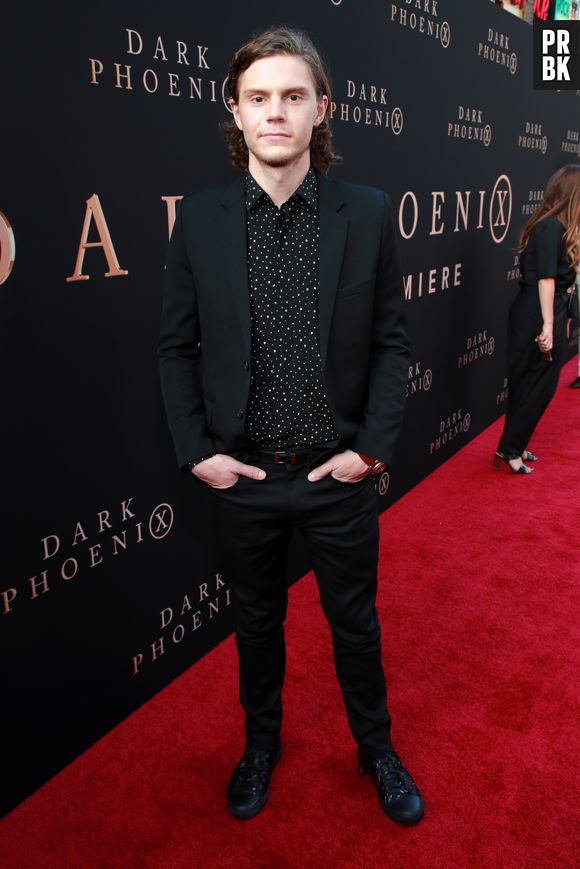 Evan Peters ficou famoso por interpretar psicopatas