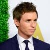 Eddie Redmayne lembra que estava com bafo por ter comido pizza e bolinho de alho antes de fazer cena com Taylor Swift nas audições para "Os Miseráveis"