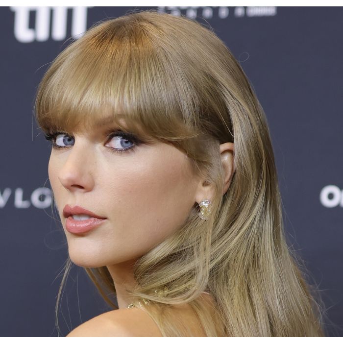 Taylor Swift estava sendo cotada para os papeis de Corsette e Éponine em &quot;Os Miseráveis&quot;