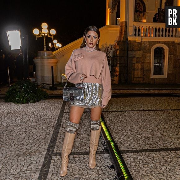 Jade Picon, a Chiara de "Travessia", prestigia a festa de 25 anos da icônica bolsa Baguette, da Fendi.