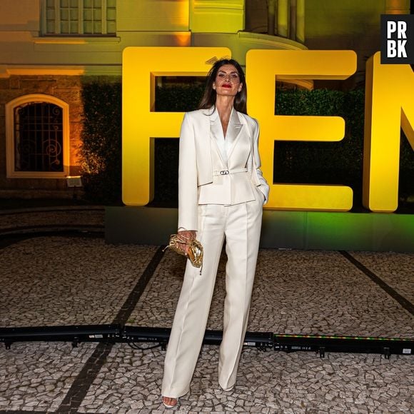 Isabella Fiorentino esteve na festa de 25 anos da icônica bolsa Baguette, da Fendi.