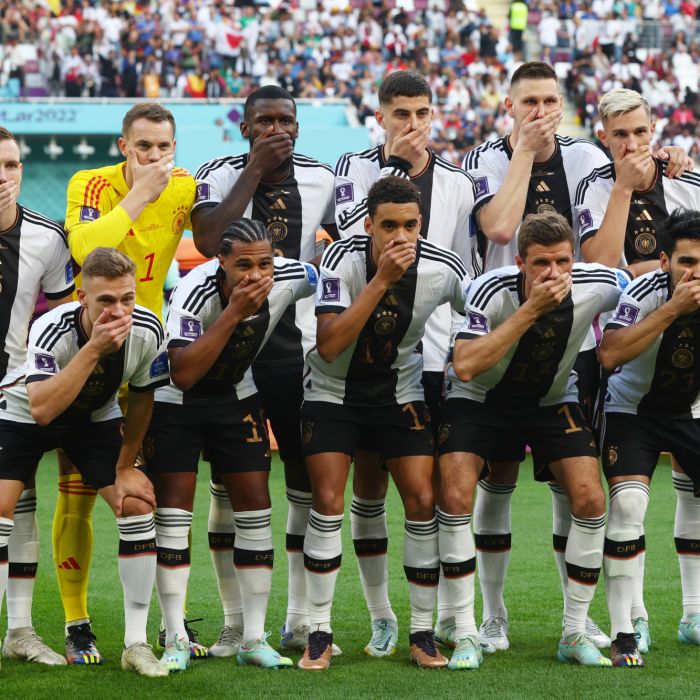 Copa do Mundo 2022: seleção da Alemanha usa camiseta branca com listra preta igual a que o protagonista de &quot;Ben 10&quot; veste