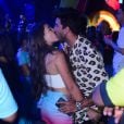 Farofa da Gkay:  Gui Napolitano e Julia Puzzuoli se beijam  
