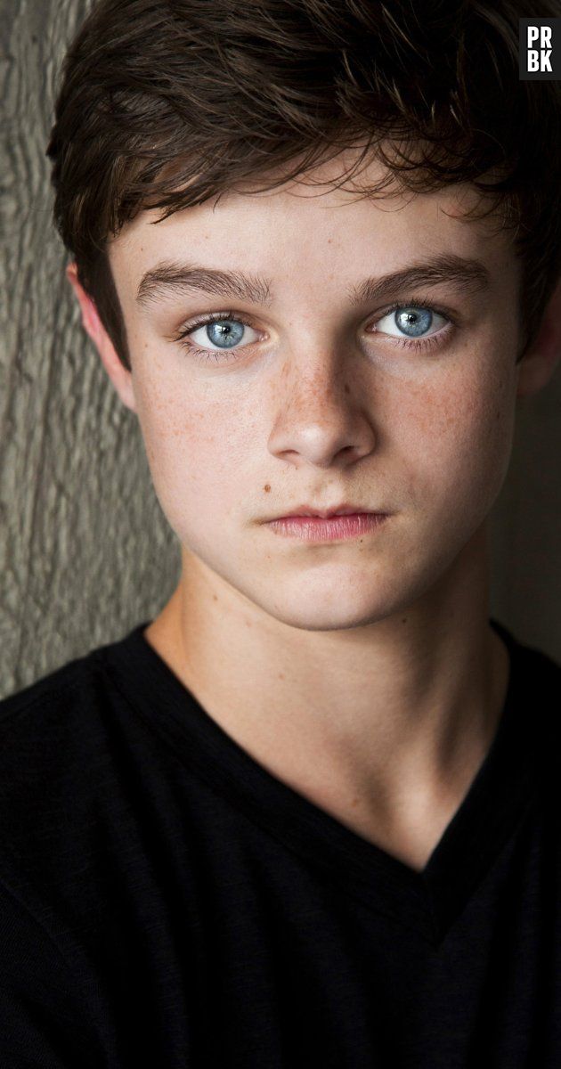 Foto: Cole Sprouser, conhecido pela série 