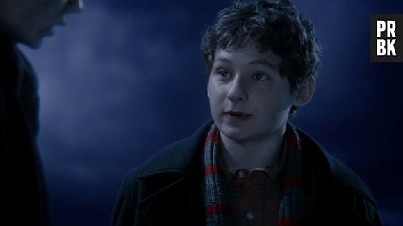 Peter Pan (Robbie Kay) sequestrou seu próprio bisneto Henry (Jared S. Gilmore) em "Once Upon a Time"!