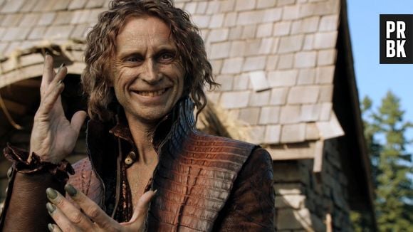 Rumplestiltskin (Robert Carlyle) tem um pai um pouco diferente do normal em "Once Upon a Time"...