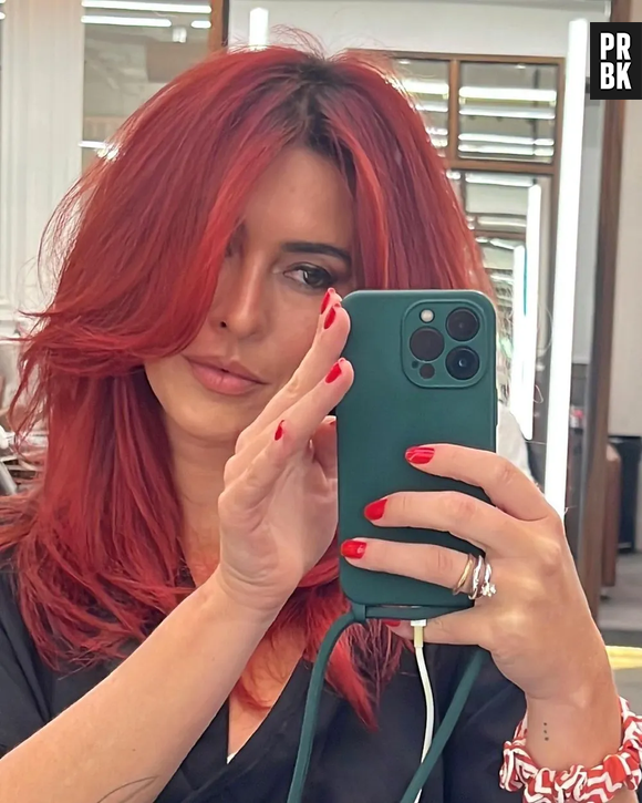 Fernanda Paes Leme fica ruiva e surpreende