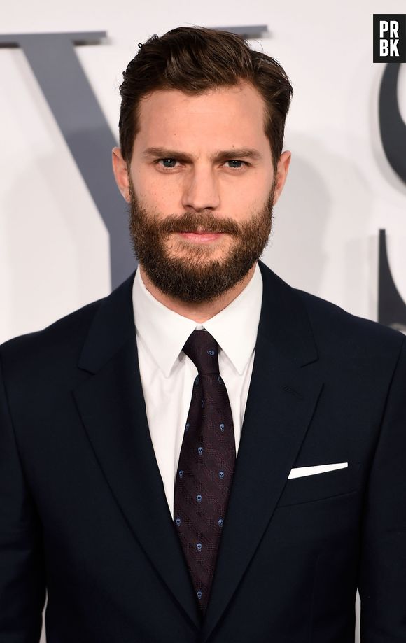 Jamie Dornan, o Christian Grey de "Cinquenta Tons de Cinza", veste um terno da coleção de Marc Jacobs