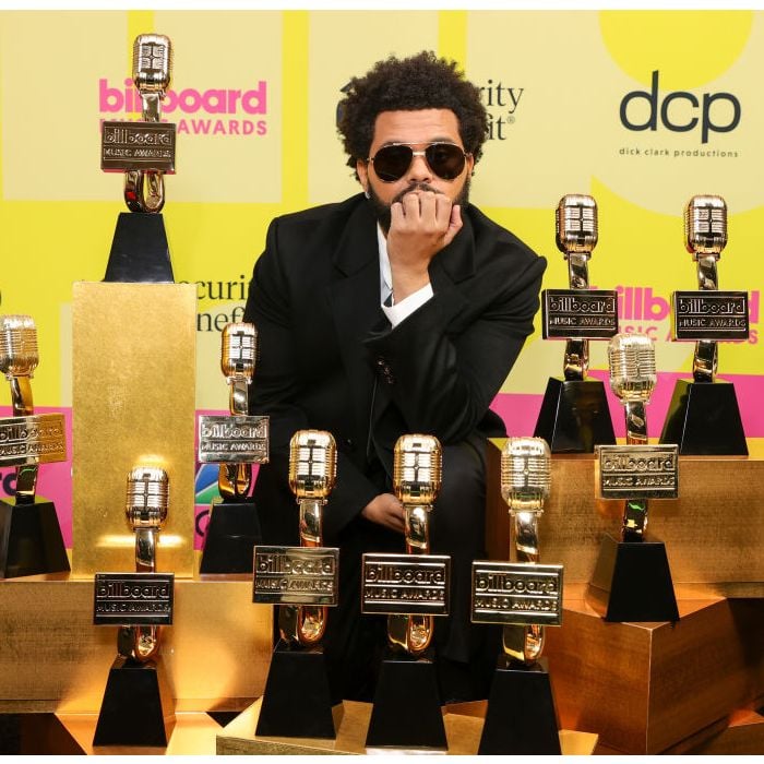 Como The Weeknd, o cantor conquistou inúmeros prêmios por seus aclamados álbuns de estúdio