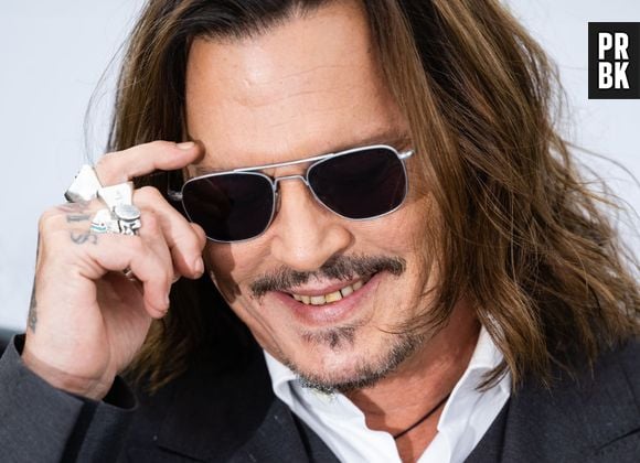 Os dentes de Johnny Depp estão bem amarelados