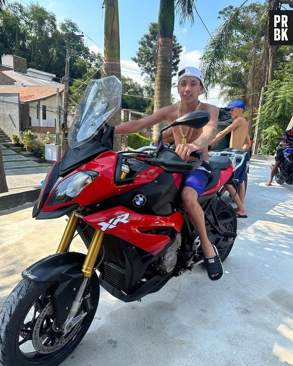 Meno Kabrinha ficou famoso por fazer manobras radicais com sua moto