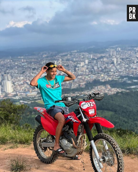 Família e assessoria de Meno Kabrinha pedem orações pela vida do influenciador nas redes sociais