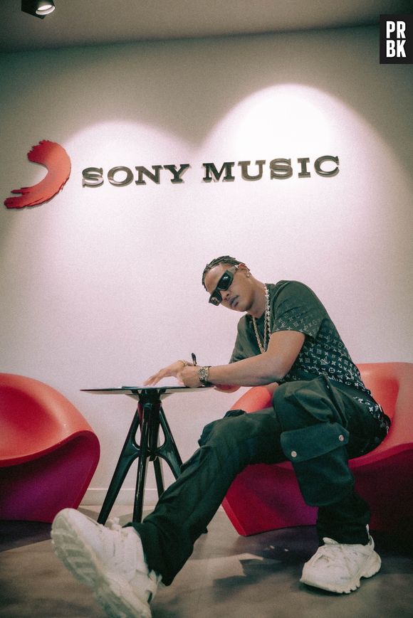 Um dos rappers de maior ascensão do país, TZ da Coronel se junta a The Orchard e Sony Music para a criação do seu próprio selo musical