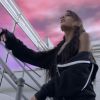 Ariana Grande fica impressionada com o fim do mundo em "One Last Time"