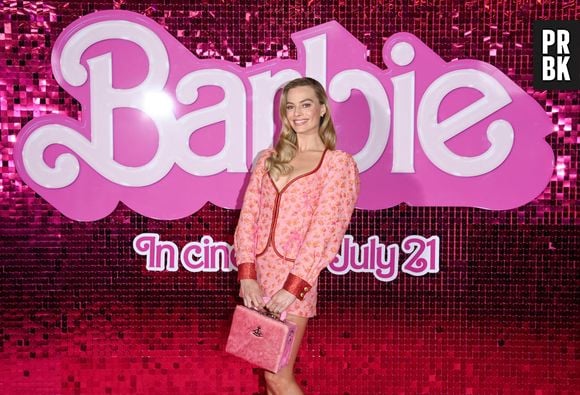 Margot Robbie usou vários looks cor de rosa durante a divulgação de "Barbie"