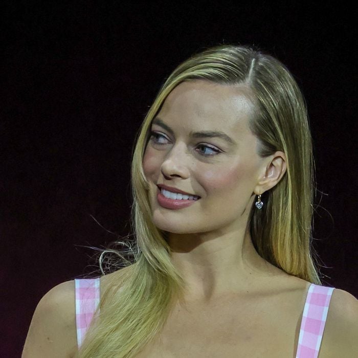 Barbie: 15 peças para se inspirar em looks de Margot Robbie