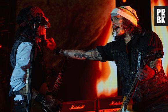 Johnny Depp é guitarrista do "Hollywood Vampires"