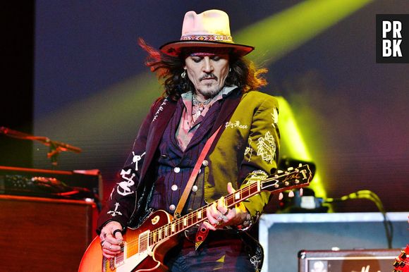 Johnny Depp teria sido visto bebendo antes de ser encontrado inconsciente em hotel