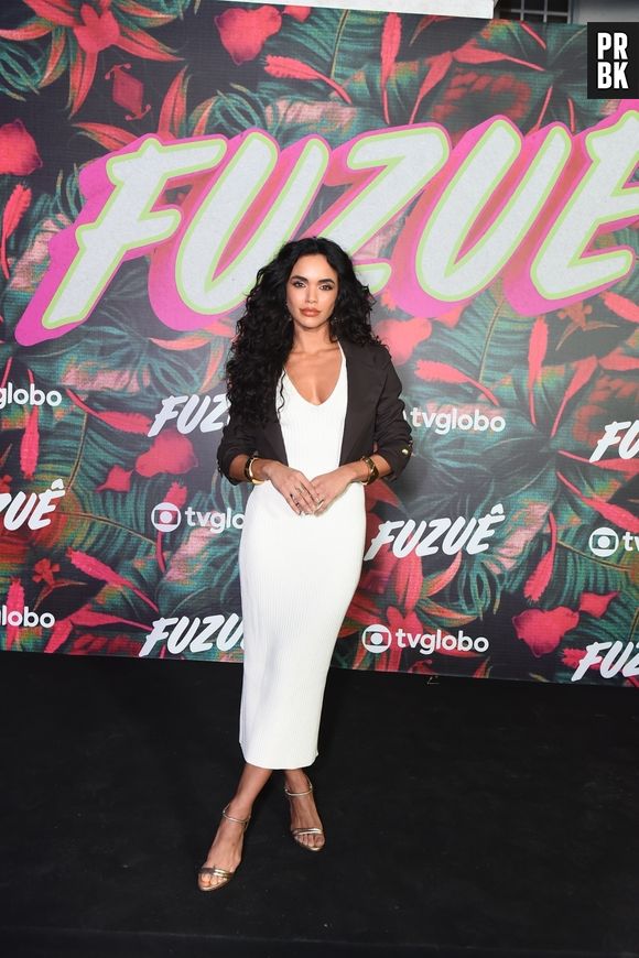 A protagonista Giovana Cordeiro apostou em um vestido midi branco