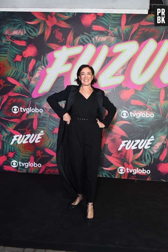 Lília Cabral apostou em um look todo preto