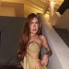 Lara Silva usou lookinho dourado com franjas maravilhosas para a última festa