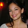 A atriz canadense Kristin Kreuk, famosa por 'Smallville', teve que abandonar o ensino médio no 11º ano devido a escoliose.