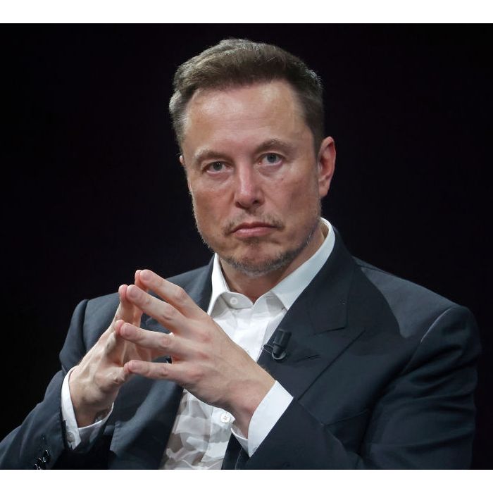 Elon Musk desafia a lógica: Perde 101 bilhões de dólares e mantém o título de mais rico do mundo