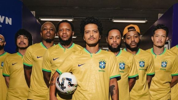 Vídeo de Bruno Mars com a camisa do Brasil tem 3 pistas de que ele virá ao Rock in Rio 2024? Veja teoria dos fãs!