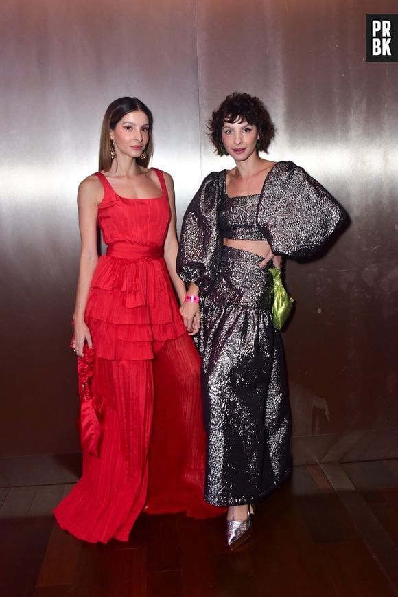 Michelle e Gisele Batista com looks vermelho e brilhante para o Prêmio Geração Glamour 2023