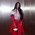 Pepita ousou com uma combinação de vermelho e rosa no Prêmio Geração Glamour 2023