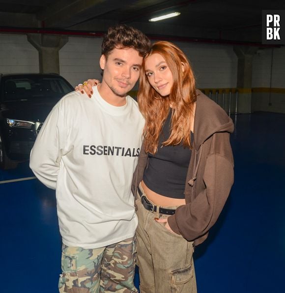 Sasha Meneghel apostou na calça cargo combinando com a estampa militar do seu marido João Figueiredo durante show do The Weeknd em São Paulo