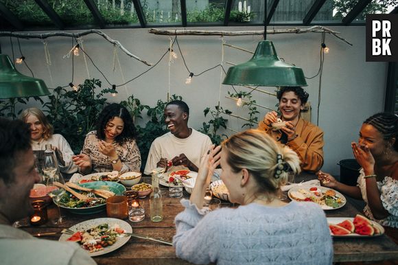 Pessoas com personalidade agradável fazem todos rirem naturalmente