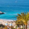 Praia artificial nas Ilhas Canárias atrai turistas - e tubarões