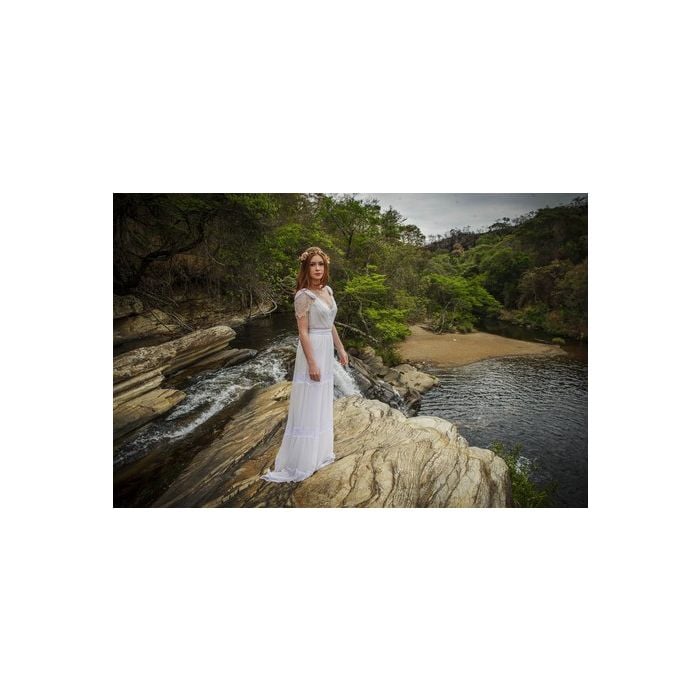  Marina Ruy Barbosa se vestiu de noiva para suas cenas na novela &quot;Imp&amp;eacute;rio&quot; e ficou ainda mais encantada com o figurino da personagem 