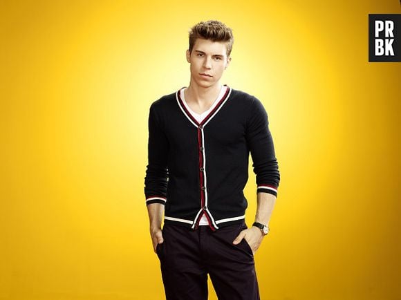 Collin (Nolan Gerard Funk) mexe com os sentimentos de Jenna Hammilton (Ashley Rickards) em "Awkward"