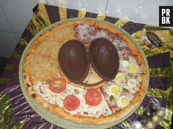 QUE PIZZA É ESSA, JESUS?! Será que a galera do Whatsapp comeria?