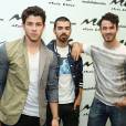 A banda Jonas Brothers divulgou a faixa inédita "What Do I Mean To You"