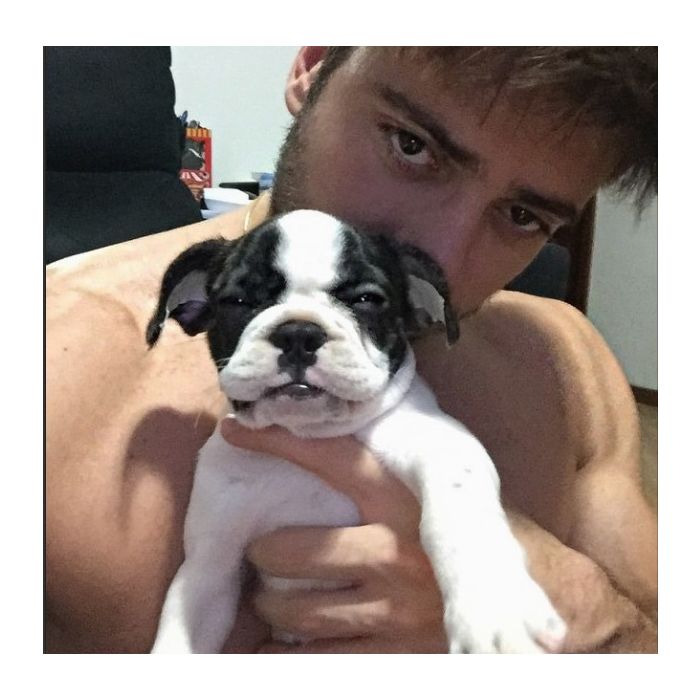  Rodrigo Godoy &amp;eacute; puro amor com os cachorros de estima&amp;ccedil;&amp;atilde;o 