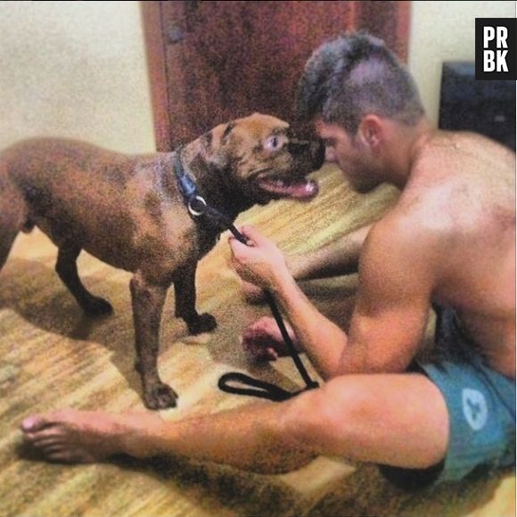 Rodrigo Godoy vive demonstrando seu amor pelos animais de estimação!