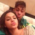 Bruna Marquezine e Neymar assumiram o namoro no Carnaval de 2013 e o craque foi a publico confirmar a boa nova